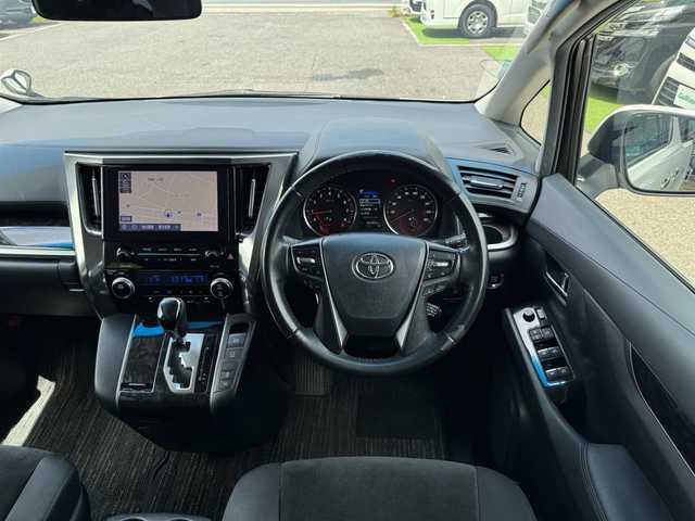 トヨタ アルファード S 滋賀県 2020(令2)年 6.3万km ホワイトパールクリスタルシャイン ワンオーナー/純正9インチディスプレイオーディオ /　フルセグ Bluetooth CD DVD  AM FM /Tコネクトナビキット/DVDデッキ/バックカメラ/スペアタイヤ/両側パワースライドドア/純正フリップダウンモニター/ビルトインETC/Toyota Safety Sense /プリクラッシュセーフティ/レーントレーシングアシスト［LTA］/レーダークルーズコントロール/ロードサインアシスト［RSA］/オートマチックハイビーム［AHB］/先行車発進告知機能［TMN］/純正フロアマット/スマートキー×2/プッシュスタート/