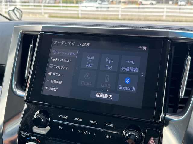 トヨタ アルファード S 滋賀県 2020(令2)年 6.3万km ホワイトパールクリスタルシャイン ワンオーナー/純正9インチディスプレイオーディオ /　フルセグ Bluetooth CD DVD  AM FM /Tコネクトナビキット/DVDデッキ/バックカメラ/スペアタイヤ/両側パワースライドドア/純正フリップダウンモニター/ビルトインETC/Toyota Safety Sense /プリクラッシュセーフティ/レーントレーシングアシスト［LTA］/レーダークルーズコントロール/ロードサインアシスト［RSA］/オートマチックハイビーム［AHB］/先行車発進告知機能［TMN］/純正フロアマット/スマートキー×2/プッシュスタート/