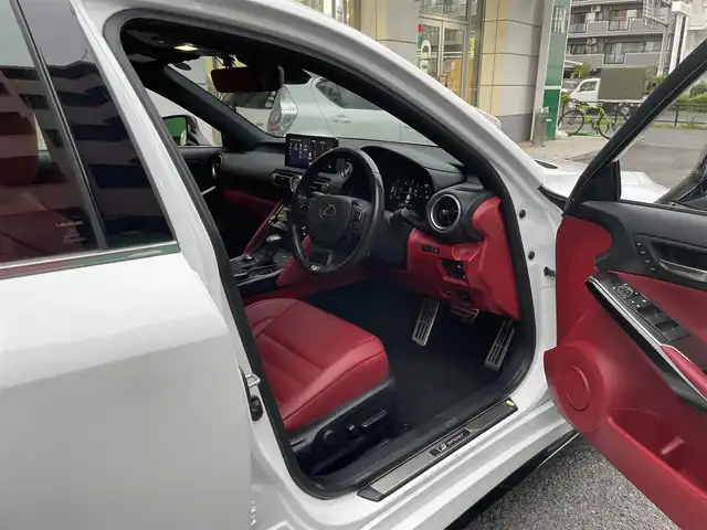 レクサス ＩＳ 350 Fスポーツ 東京都 2021(令3)年 2.9万km ホワイトノーヴァガラスフレーク 純正10.3インチタッチワイドナビ/(フルセグTV/Bluetooth/DVD/BD)/革スポーツシートセット/・前席ベンチレーション/・運転席ポジションメモリー/・メモリー付き電動チルト テレスコピックステアリング/・後席SRSサイドエアバック/3連フルLEDヘッドランプ/オレンジブレーキキャリパー/パノラミックビューモニター/セーフティシステムプラス/・プリクラッシュセーフティ/・レーントレーシングアシスト/・レーダークルーズコントロール/・先行車発進告知機能/ブラインドスポットモニター/前後ドライブレコーダー/純正19インチホイール/純正フロアマット/ステアリングヒーター/ETC2.0/スペアキー×1/取扱説明書