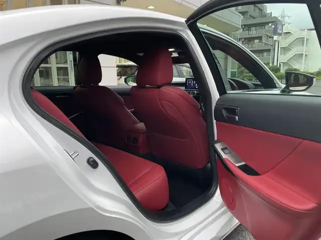 レクサス ＩＳ 350 Fスポーツ 東京都 2021(令3)年 2.9万km ホワイトノーヴァガラスフレーク 純正10.3インチタッチワイドナビ/(フルセグTV/Bluetooth/DVD/BD)/革スポーツシートセット/・前席ベンチレーション/・運転席ポジションメモリー/・メモリー付き電動チルト テレスコピックステアリング/・後席SRSサイドエアバック/3連フルLEDヘッドランプ/オレンジブレーキキャリパー/パノラミックビューモニター/セーフティシステムプラス/・プリクラッシュセーフティ/・レーントレーシングアシスト/・レーダークルーズコントロール/・先行車発進告知機能/ブラインドスポットモニター/前後ドライブレコーダー/純正19インチホイール/純正フロアマット/ステアリングヒーター/ETC2.0/スペアキー×1/取扱説明書