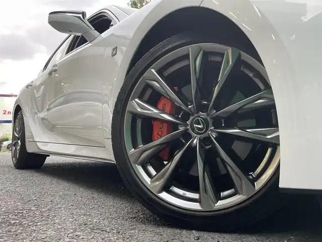 レクサス ＩＳ 350 Fスポーツ 東京都 2021(令3)年 2.9万km ホワイトノーヴァガラスフレーク 純正10.3インチタッチワイドナビ/(フルセグTV/Bluetooth/DVD/BD)/革スポーツシートセット/・前席ベンチレーション/・運転席ポジションメモリー/・メモリー付き電動チルト テレスコピックステアリング/・後席SRSサイドエアバック/3連フルLEDヘッドランプ/オレンジブレーキキャリパー/パノラミックビューモニター/セーフティシステムプラス/・プリクラッシュセーフティ/・レーントレーシングアシスト/・レーダークルーズコントロール/・先行車発進告知機能/ブラインドスポットモニター/前後ドライブレコーダー/純正19インチホイール/純正フロアマット/ステアリングヒーター/ETC2.0/スペアキー×1/取扱説明書
