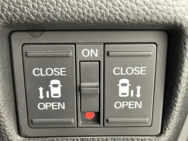 ホンダ Ｎ ＢＯＸ カスタム G L ターボ ホンダセンシング 熊本県 2018(平30)年 5万km クリスタルブラックパール 純正ナビ（ＣＤ・ＤＶＤ・フルセグ・ＢＴ・ＳＤ・ＵＳＢ）/バックカメラ　/ビルトインＥＴＣ　/レーダークルーズコントロール/両側パワースライドドア　/衝突軽減ブレーキ　/先行車発進お知らせ機能/標識認識機能/路外逸脱制御/レーンキープアシスト　/横滑り防止　/アイドリングストップ　/パドルシフト/ドアバイザー/ハーフレザーシート/純正フロアマット/純正１５インチAW/オートライト/LEDヘッドライト/フォグランプ/スマートキー/プッシュスタート/スペアキー1本/保証書/取扱説明書