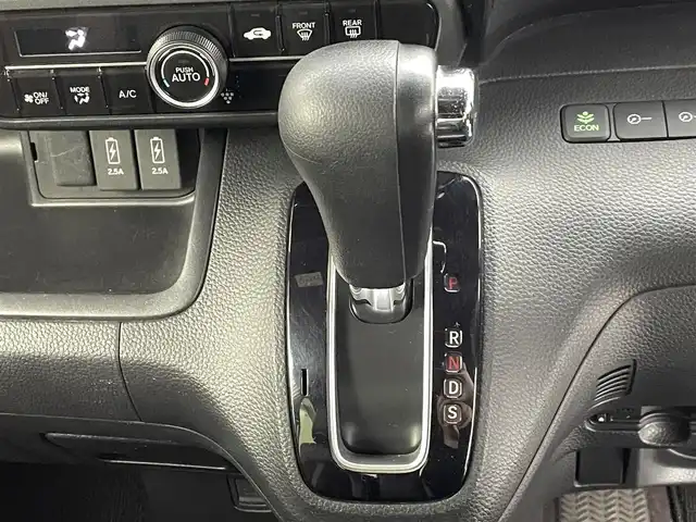 ホンダ Ｎ ＢＯＸ カスタム G L ターボ ホンダセンシング 熊本県 2018(平30)年 5万km クリスタルブラックパール 純正ナビ（ＣＤ・ＤＶＤ・フルセグ・ＢＴ・ＳＤ・ＵＳＢ）/バックカメラ　/ビルトインＥＴＣ　/レーダークルーズコントロール/両側パワースライドドア　/衝突軽減ブレーキ　/先行車発進お知らせ機能/標識認識機能/路外逸脱制御/レーンキープアシスト　/横滑り防止　/アイドリングストップ　/パドルシフト/ドアバイザー/ハーフレザーシート/純正フロアマット/純正１５インチAW/オートライト/LEDヘッドライト/フォグランプ/スマートキー/プッシュスタート/スペアキー1本/保証書/取扱説明書