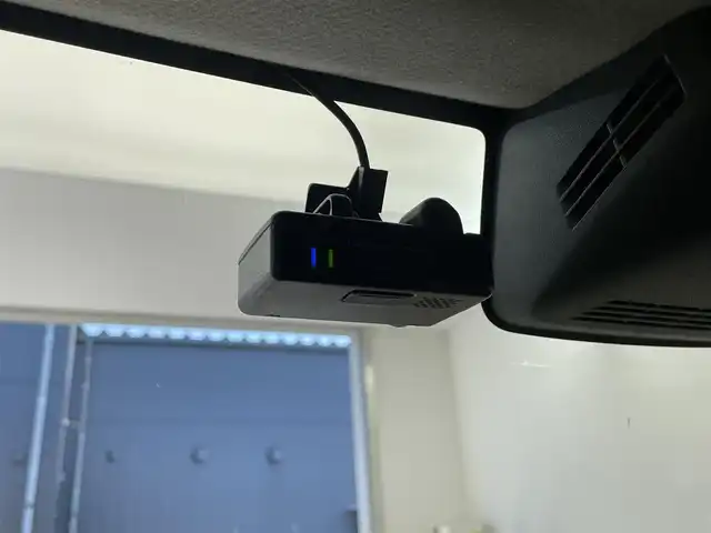 スズキ ジムニー XC 滋賀県 2022(令4)年 2.6万km シフォンアイボリーM 社外8インチナビ/【Bluetooth/CD/DVD/フルセグTV】/バックカメラ/4WD/クルーズコントロール/レーンキープアシスト/衝突軽減ブレーキ/LEDヘッドライト/オートマチックハイビーム/前後ドライブレコーダー/D/Nシートヒーター/ヒルディセントコントロール/ヘッドライトウォッシャー/純正フロアマット/プッシュスタート/スマートキー/ステアリングリモコン