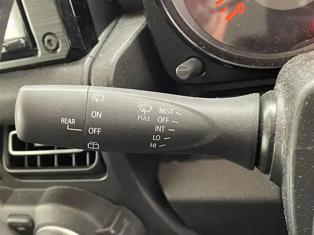 スズキ ジムニー XC 滋賀県 2022(令4)年 2.6万km シフォンアイボリーM 社外8インチナビ/【Bluetooth/CD/DVD/フルセグTV】/バックカメラ/4WD/クルーズコントロール/レーンキープアシスト/衝突軽減ブレーキ/LEDヘッドライト/オートマチックハイビーム/前後ドライブレコーダー/D/Nシートヒーター/ヒルディセントコントロール/ヘッドライトウォッシャー/純正フロアマット/プッシュスタート/スマートキー/ステアリングリモコン