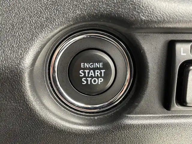 スズキ ジムニー XC 滋賀県 2022(令4)年 2.6万km シフォンアイボリーM 社外8インチナビ/【Bluetooth/CD/DVD/フルセグTV】/バックカメラ/4WD/クルーズコントロール/レーンキープアシスト/衝突軽減ブレーキ/LEDヘッドライト/オートマチックハイビーム/前後ドライブレコーダー/D/Nシートヒーター/ヒルディセントコントロール/ヘッドライトウォッシャー/純正フロアマット/プッシュスタート/スマートキー/ステアリングリモコン