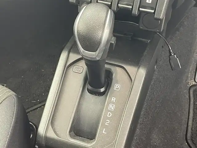 スズキ ジムニー XC 滋賀県 2022(令4)年 2.6万km シフォンアイボリーM 社外8インチナビ/【Bluetooth/CD/DVD/フルセグTV】/バックカメラ/4WD/クルーズコントロール/レーンキープアシスト/衝突軽減ブレーキ/LEDヘッドライト/オートマチックハイビーム/前後ドライブレコーダー/D/Nシートヒーター/ヒルディセントコントロール/ヘッドライトウォッシャー/純正フロアマット/プッシュスタート/スマートキー/ステアリングリモコン