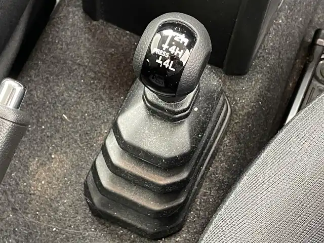 スズキ ジムニー XC 滋賀県 2022(令4)年 2.6万km シフォンアイボリーM 社外8インチナビ/【Bluetooth/CD/DVD/フルセグTV】/バックカメラ/4WD/クルーズコントロール/レーンキープアシスト/衝突軽減ブレーキ/LEDヘッドライト/オートマチックハイビーム/前後ドライブレコーダー/D/Nシートヒーター/ヒルディセントコントロール/ヘッドライトウォッシャー/純正フロアマット/プッシュスタート/スマートキー/ステアリングリモコン