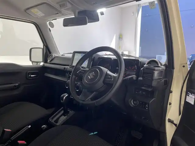 スズキ ジムニー XC 滋賀県 2022(令4)年 2.6万km シフォンアイボリーM 社外8インチナビ/【Bluetooth/CD/DVD/フルセグTV】/バックカメラ/4WD/クルーズコントロール/レーンキープアシスト/衝突軽減ブレーキ/LEDヘッドライト/オートマチックハイビーム/前後ドライブレコーダー/D/Nシートヒーター/ヒルディセントコントロール/ヘッドライトウォッシャー/純正フロアマット/プッシュスタート/スマートキー/ステアリングリモコン
