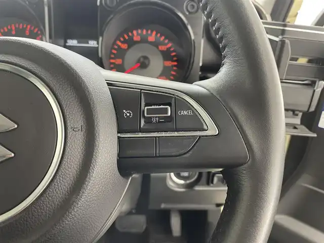 スズキ ジムニー XC 滋賀県 2022(令4)年 2.6万km シフォンアイボリーM 社外8インチナビ/【Bluetooth/CD/DVD/フルセグTV】/バックカメラ/4WD/クルーズコントロール/レーンキープアシスト/衝突軽減ブレーキ/LEDヘッドライト/オートマチックハイビーム/前後ドライブレコーダー/D/Nシートヒーター/ヒルディセントコントロール/ヘッドライトウォッシャー/純正フロアマット/プッシュスタート/スマートキー/ステアリングリモコン