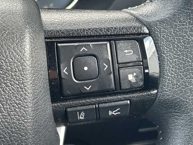 トヨタ ハイラックス Z 愛知県 2023(令5)年 4.4万km スーパーホワイトⅡ ワンオーナー/4WD/社外ディスプレイオーディオ(AM/FM/BT)/レーンディパーチャーアラート/プリクラッシュセーフティー/ロードサインアシスト/クリアランスソナー/ダウンヒルアシストコントロール/バックカメラ/純正17インチアルミ/ETC/オート格納ミラー/スマートキー/スペアキー×1/取説/保証書