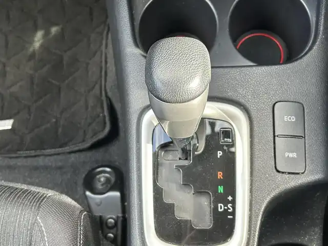 トヨタ ハイラックス Z 愛知県 2023(令5)年 4.4万km スーパーホワイトⅡ ワンオーナー/4WD/社外ディスプレイオーディオ(AM/FM/BT)/レーンディパーチャーアラート/プリクラッシュセーフティー/ロードサインアシスト/クリアランスソナー/ダウンヒルアシストコントロール/バックカメラ/純正17インチアルミ/ETC/オート格納ミラー/スマートキー/スペアキー×1/取説/保証書