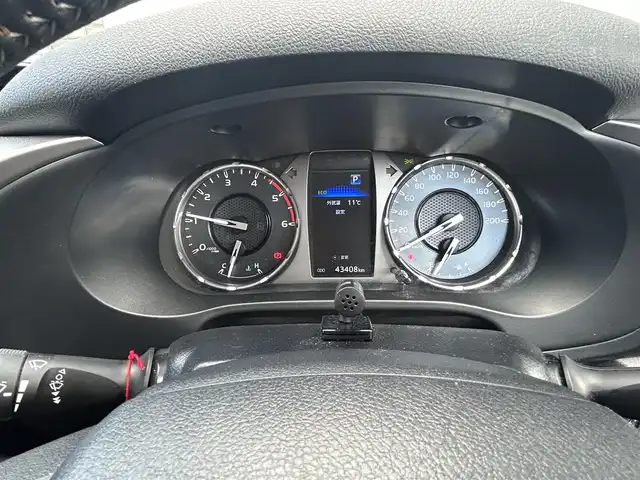 トヨタ ハイラックス Z 愛知県 2023(令5)年 4.4万km スーパーホワイトⅡ ワンオーナー/4WD/社外ディスプレイオーディオ(AM/FM/BT)/レーンディパーチャーアラート/プリクラッシュセーフティー/ロードサインアシスト/クリアランスソナー/ダウンヒルアシストコントロール/バックカメラ/純正17インチアルミ/ETC/オート格納ミラー/スマートキー/スペアキー×1/取説/保証書