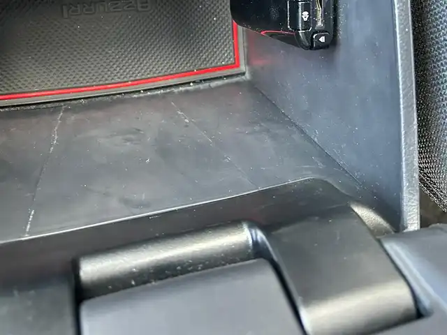 トヨタ ハイラックス Z 愛知県 2023(令5)年 4.4万km スーパーホワイトⅡ ワンオーナー/4WD/社外ディスプレイオーディオ(AM/FM/BT)/レーンディパーチャーアラート/プリクラッシュセーフティー/ロードサインアシスト/クリアランスソナー/ダウンヒルアシストコントロール/バックカメラ/純正17インチアルミ/ETC/オート格納ミラー/スマートキー/スペアキー×1/取説/保証書