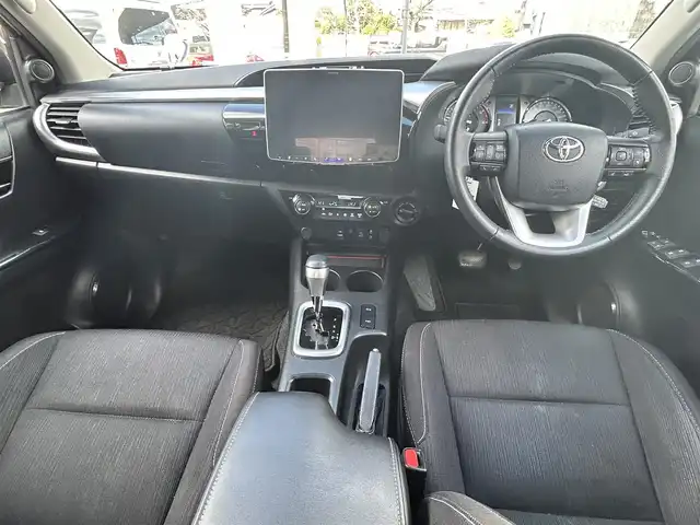 トヨタ ハイラックス Z 愛知県 2023(令5)年 4.4万km スーパーホワイトⅡ ワンオーナー/4WD/社外ディスプレイオーディオ(AM/FM/BT)/レーンディパーチャーアラート/プリクラッシュセーフティー/ロードサインアシスト/クリアランスソナー/ダウンヒルアシストコントロール/バックカメラ/純正17インチアルミ/ETC/オート格納ミラー/スマートキー/スペアキー×1/取説/保証書