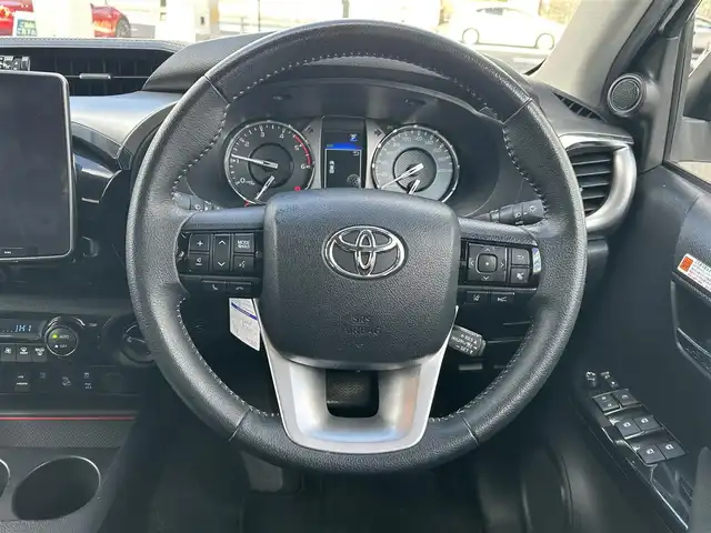 トヨタ ハイラックス Z 愛知県 2023(令5)年 4.4万km スーパーホワイトⅡ ワンオーナー/4WD/社外ディスプレイオーディオ(AM/FM/BT)/レーンディパーチャーアラート/プリクラッシュセーフティー/ロードサインアシスト/クリアランスソナー/ダウンヒルアシストコントロール/バックカメラ/純正17インチアルミ/ETC/オート格納ミラー/スマートキー/スペアキー×1/取説/保証書