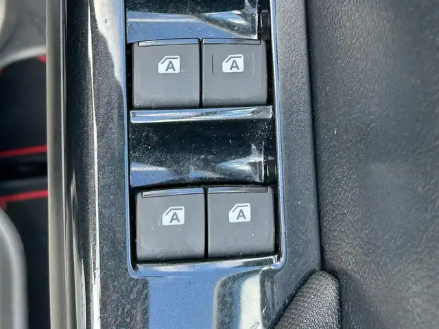 トヨタ ハイラックス Z 愛知県 2023(令5)年 4.4万km スーパーホワイトⅡ ワンオーナー/4WD/社外ディスプレイオーディオ(AM/FM/BT)/レーンディパーチャーアラート/プリクラッシュセーフティー/ロードサインアシスト/クリアランスソナー/ダウンヒルアシストコントロール/バックカメラ/純正17インチアルミ/ETC/オート格納ミラー/スマートキー/スペアキー×1/取説/保証書