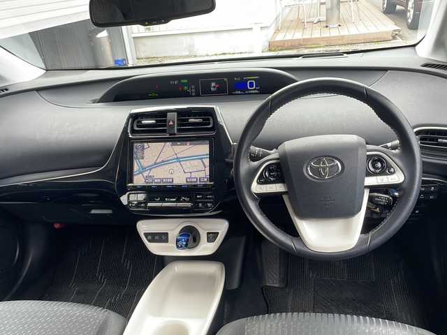 トヨタ プリウス A 福島県 2016(平28)年 14.1万km アティチュードブラックマイカ 4WD 純正ナビ フルセグTV Bluetooth バックカメラ 衝突軽減ブレーキ オートクルーズ バックソナー HUD ETC LEDヘッドライト オートライト レーンキープ スマートキー