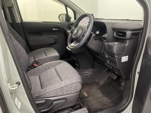 トヨタ シエンタ ハイブリッド Z 埼玉県 2023(令5)年 2.6万km アーバンカーキ 純正ナビ/　(Bluetooth/Miracast/USB/FM/AM)/フルセグテレビ/バックカメラ/ビルトインETC2.0/前後ドライブレコーダー/両側パワースライドドア/ブラインドスポットモニター/レーダークルーズコントロール/衝突被害軽減ブレーキ/車線逸脱警報/クリアランスソナー/オートLEDライト/オートハイビーム/プッシュスタート/純正フロアマット