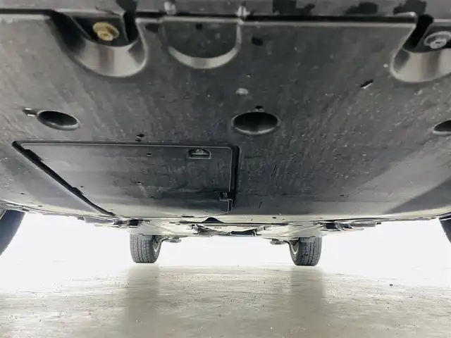 トヨタ ヤリスクロス ハイブリッド G 福島県 2022(令4)年 4.7万km ブラックマイカ トヨタセーフティーセンス/・衝突軽減ブレーキ/・レーントレーシングアシスト/・レーンディパーチャーアラート/・レーダークルーズコントロール/・道路標識認識/・先行車発進告知機能/・オートマチックハイビーム/・横滑り防止/ワンオーナー/純正ディスプレイオーディオ/・バックカメラ/・ビルトインＥＴＣ　/・Bluetooth/・USB/・FM、AM/・Miracast/社外前後ドライブレコーダー（Y-220）/ＡＣ１００Ｖコンセント/電動パーキングブレーキ/純正ホイール/純正フロアマット/ドアバイザー/電格ミラー/夏タイヤ積込（履きタイヤ同サイズ）/プッシュスタート/・スマートキー/・スペアキー/LEDヘッドライト/・オートライト