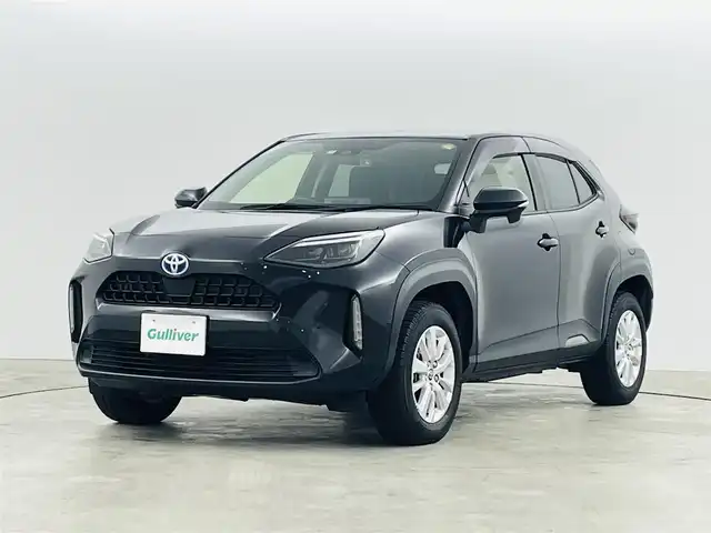 トヨタ ヤリスクロス ハイブリッド G 福島県 2022(令4)年 4.7万km ブラックマイカ トヨタセーフティーセンス/・衝突軽減ブレーキ/・レーントレーシングアシスト/・レーンディパーチャーアラート/・レーダークルーズコントロール/・道路標識認識/・先行車発進告知機能/・オートマチックハイビーム/・横滑り防止/ワンオーナー/純正ディスプレイオーディオ/・バックカメラ/・ビルトインＥＴＣ　/・Bluetooth/・USB/・FM、AM/・Miracast/社外前後ドライブレコーダー（Y-220）/ＡＣ１００Ｖコンセント/電動パーキングブレーキ/純正ホイール/純正フロアマット/ドアバイザー/電格ミラー/夏タイヤ積込（履きタイヤ同サイズ）/プッシュスタート/・スマートキー/・スペアキー/LEDヘッドライト/・オートライト