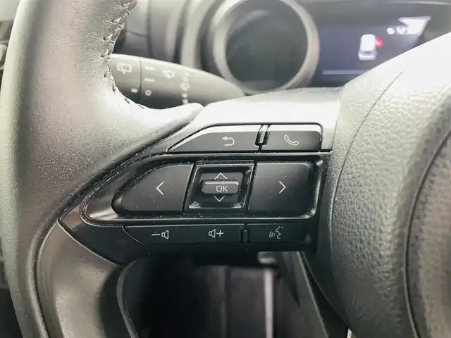 トヨタ ヤリスクロス ハイブリッド G 福島県 2022(令4)年 4.7万km ブラックマイカ トヨタセーフティーセンス/・衝突軽減ブレーキ/・レーントレーシングアシスト/・レーンディパーチャーアラート/・レーダークルーズコントロール/・道路標識認識/・先行車発進告知機能/・オートマチックハイビーム/・横滑り防止/ワンオーナー/純正ディスプレイオーディオ/・バックカメラ/・ビルトインＥＴＣ　/・Bluetooth/・USB/・FM、AM/・Miracast/社外前後ドライブレコーダー（Y-220）/ＡＣ１００Ｖコンセント/電動パーキングブレーキ/純正ホイール/純正フロアマット/ドアバイザー/電格ミラー/夏タイヤ積込（履きタイヤ同サイズ）/プッシュスタート/・スマートキー/・スペアキー/LEDヘッドライト/・オートライト