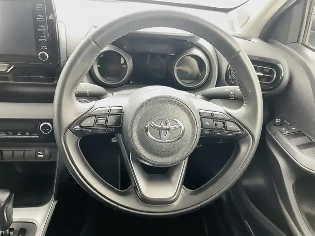 トヨタ ヤリスクロス ハイブリッド G 福島県 2022(令4)年 4.7万km ブラックマイカ トヨタセーフティーセンス/・衝突軽減ブレーキ/・レーントレーシングアシスト/・レーンディパーチャーアラート/・レーダークルーズコントロール/・道路標識認識/・先行車発進告知機能/・オートマチックハイビーム/・横滑り防止/ワンオーナー/純正ディスプレイオーディオ/・バックカメラ/・ビルトインＥＴＣ　/・Bluetooth/・USB/・FM、AM/・Miracast/社外前後ドライブレコーダー（Y-220）/ＡＣ１００Ｖコンセント/電動パーキングブレーキ/純正ホイール/純正フロアマット/ドアバイザー/電格ミラー/夏タイヤ積込（履きタイヤ同サイズ）/プッシュスタート/・スマートキー/・スペアキー/LEDヘッドライト/・オートライト