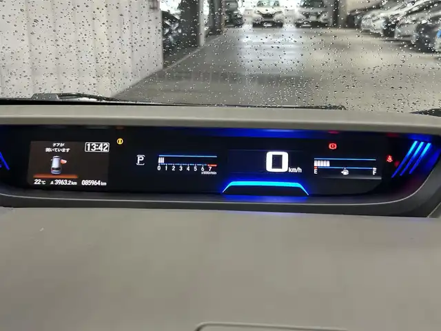 ホンダ フリード G ホンダセンシング 長崎県 2017(平29)年 8.6万km コバルトブルーパール 禁煙車/純正１５インチAW/純正SDナビ/(BT/DVD/CD/USB/SD/iPod/AUX)/フルセグテレビ/ドライブレコーダー/バックカメラ/ETC/レーンキープアシスト/プッシュスタート/純正LEDヘッドライト/オートライト/ウォークスルー/三列シート/両側パワスラ/フロアマット