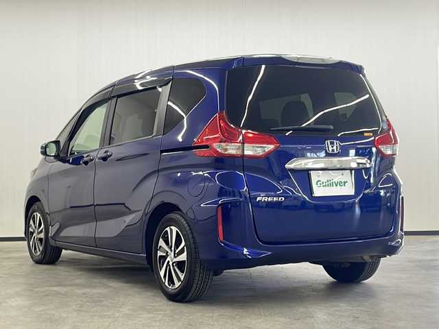 ホンダ フリード G ホンダセンシング 長崎県 2017(平29)年 8.6万km コバルトブルーパール 禁煙車/純正１５インチAW/純正SDナビ/(BT/DVD/CD/USB/SD/iPod/AUX)/フルセグテレビ/ドライブレコーダー/バックカメラ/ETC/レーンキープアシスト/プッシュスタート/純正LEDヘッドライト/オートライト/ウォークスルー/三列シート/両側パワスラ/フロアマット