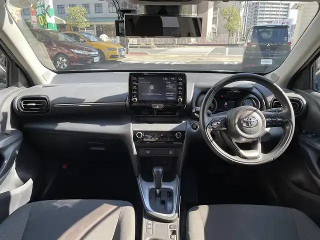 トヨタ ヤリスクロス G 岡山県 2021(令3)年 6.2万km シルバーメタリック 登録時走行距離61711km/純正ディスプレイオーディオ/Toyota Safety Sensing/・プリクラッシュセーフティ/・レーントレーシングアシスト/・オートマティックハイビーム/ビルトインETC/バックカメラ/BSM/クリアランスソナー/MTモード付AT/プッシュスタート/スマートキー/スペアキー/純正16インチアルミホイール