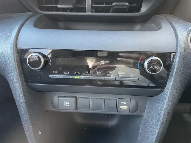 トヨタ ヤリスクロス G 岡山県 2021(令3)年 6.2万km シルバーメタリック 登録時走行距離61711km/純正ディスプレイオーディオ/Toyota Safety Sensing/・プリクラッシュセーフティ/・レーントレーシングアシスト/・オートマティックハイビーム/ビルトインETC/バックカメラ/BSM/クリアランスソナー/MTモード付AT/プッシュスタート/スマートキー/スペアキー/純正16インチアルミホイール