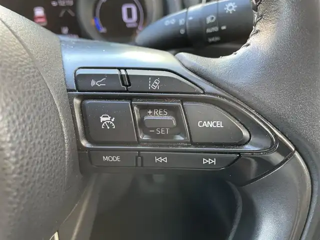 トヨタ ヤリスクロス G 岡山県 2021(令3)年 6.2万km シルバーメタリック 登録時走行距離61711km/純正ディスプレイオーディオ/Toyota Safety Sensing/・プリクラッシュセーフティ/・レーントレーシングアシスト/・オートマティックハイビーム/ビルトインETC/バックカメラ/BSM/クリアランスソナー/MTモード付AT/プッシュスタート/スマートキー/スペアキー/純正16インチアルミホイール