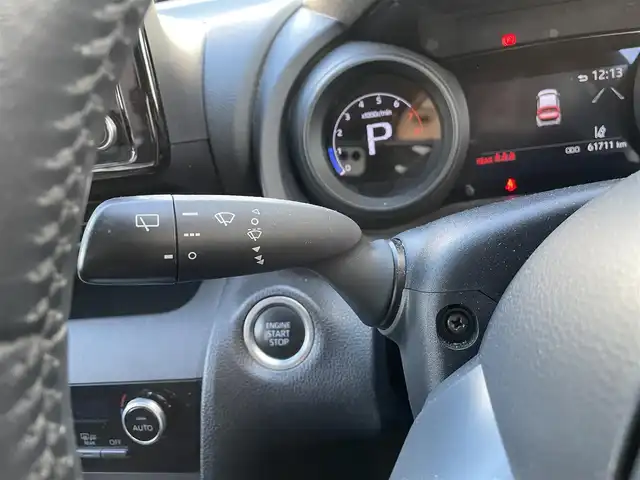 トヨタ ヤリスクロス G 岡山県 2021(令3)年 6.2万km シルバーメタリック 登録時走行距離61711km/純正ディスプレイオーディオ/Toyota Safety Sensing/・プリクラッシュセーフティ/・レーントレーシングアシスト/・オートマティックハイビーム/ビルトインETC/バックカメラ/BSM/クリアランスソナー/MTモード付AT/プッシュスタート/スマートキー/スペアキー/純正16インチアルミホイール