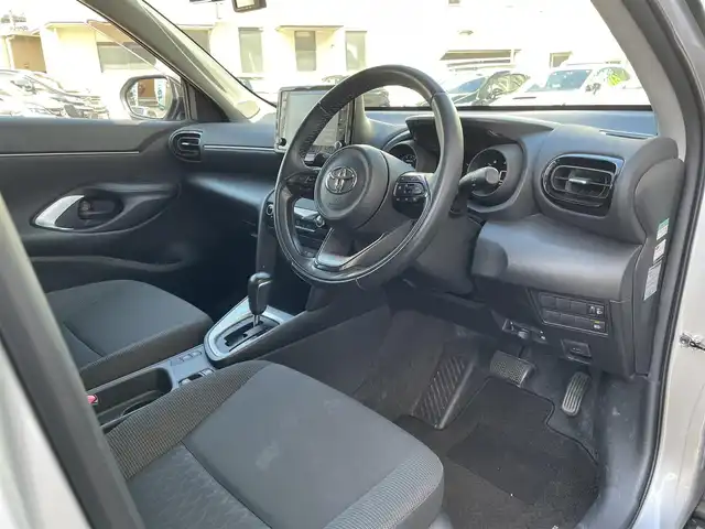 トヨタ ヤリスクロス G 岡山県 2021(令3)年 6.2万km シルバーメタリック 登録時走行距離61711km/純正ディスプレイオーディオ/Toyota Safety Sensing/・プリクラッシュセーフティ/・レーントレーシングアシスト/・オートマティックハイビーム/ビルトインETC/バックカメラ/BSM/クリアランスソナー/MTモード付AT/プッシュスタート/スマートキー/スペアキー/純正16インチアルミホイール