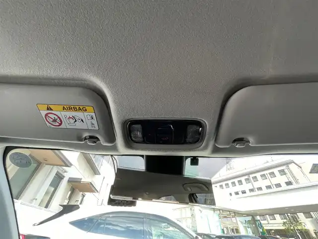 トヨタ ヤリスクロス G 岡山県 2021(令3)年 6.2万km シルバーメタリック 登録時走行距離61711km/純正ディスプレイオーディオ/Toyota Safety Sensing/・プリクラッシュセーフティ/・レーントレーシングアシスト/・オートマティックハイビーム/ビルトインETC/バックカメラ/BSM/クリアランスソナー/MTモード付AT/プッシュスタート/スマートキー/スペアキー/純正16インチアルミホイール