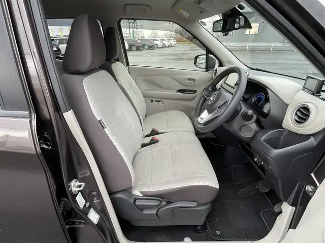 日産 デイズ X 道央・札幌 2020(令2)年 2万km アッシュブラウンM ４WD/純正ディーラーOPナビ/AM/FM/CD/フルセグ/エマージェンシーブレーキ/横滑り防止装置/レーンキープアシスト/クリアランスソナー/バックカメラ/ETC/ドライブレコーダー/アイドリングストップ/前席シートヒーター/ステアリングリモコン/レーダー探知機/プッシュスタート/スマートキー/ハロゲンヘッドライト/オートライト/オートハイビーム/ヘッドライトレベライザー/電動格納ミラー/フロアマット/ドアバイザー/スペアキー/社外エンジンスターター/冬タイヤ有