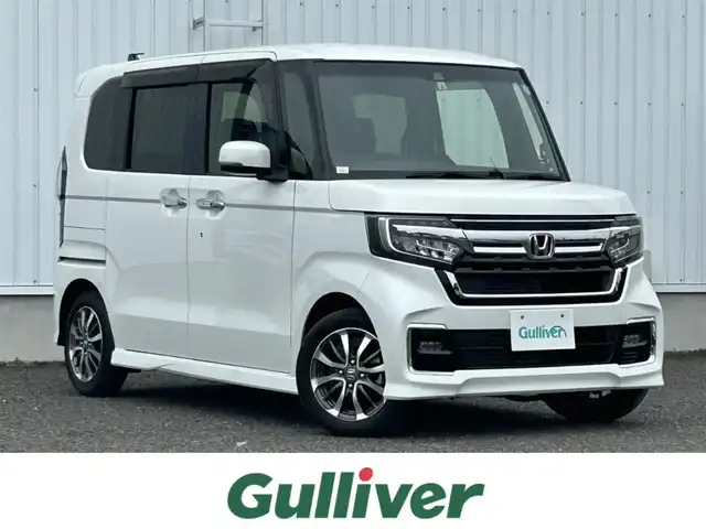ホンダ Ｎ ＢＯＸ カスタム L 熊本県 2022(令4)年 1.9万km プラチナホワイトパール 社外ディスプレイオーディオ（ＦＨ－８５００ＤＶＳ）　/・AM/FM/CD/DVD/BT/AUX/・バックカメラ/ホンダセンシング/・先行車発進お知らせ機能/・標識認識機能/・車線逸脱警報/・アダプティブクルーズコントロール　/・衝突被害軽減ブレーキ/・オートハイビーム/・クリアランスソナー/ＥＴＣ　　/D/N席シートヒーター　/革巻きステアリング/・ステアリングリモコン/電動サイドブレーキ/・ホールドボタン/LEDヘッドライト/・フォグランプ/・ヘッドライトレベライザー/電動格納ミラー/・ウィンカーミラー/ドアバイザー/片側パワースライドドア/純正アルミホイール/スマートキー/・スペアキー