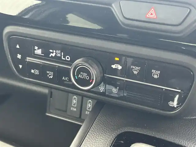 ホンダ Ｎ ＢＯＸ カスタム L 熊本県 2022(令4)年 1.9万km プラチナホワイトパール 社外ディスプレイオーディオ（ＦＨ－８５００ＤＶＳ）　/・AM/FM/CD/DVD/BT/AUX/・バックカメラ/ホンダセンシング/・先行車発進お知らせ機能/・標識認識機能/・車線逸脱警報/・アダプティブクルーズコントロール　/・衝突被害軽減ブレーキ/・オートハイビーム/・クリアランスソナー/ＥＴＣ　　/D/N席シートヒーター　/革巻きステアリング/・ステアリングリモコン/電動サイドブレーキ/・ホールドボタン/LEDヘッドライト/・フォグランプ/・ヘッドライトレベライザー/電動格納ミラー/・ウィンカーミラー/ドアバイザー/片側パワースライドドア/純正アルミホイール/スマートキー/・スペアキー