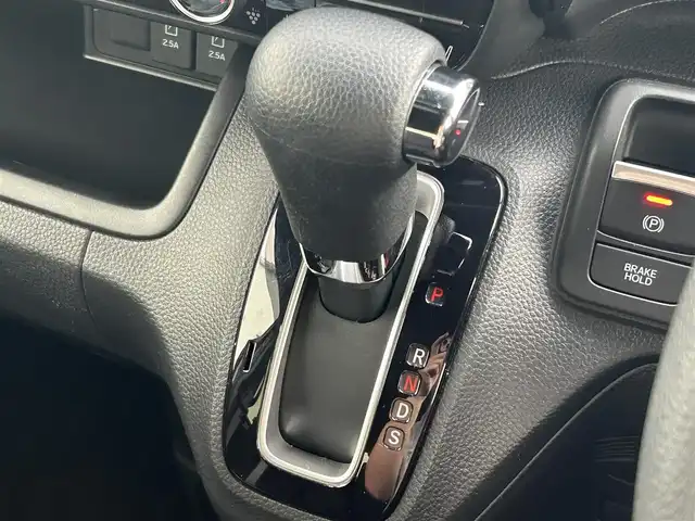 ホンダ Ｎ ＢＯＸ カスタム L 熊本県 2022(令4)年 1.9万km プラチナホワイトパール 社外ディスプレイオーディオ（ＦＨ－８５００ＤＶＳ）　/・AM/FM/CD/DVD/BT/AUX/・バックカメラ/ホンダセンシング/・先行車発進お知らせ機能/・標識認識機能/・車線逸脱警報/・アダプティブクルーズコントロール　/・衝突被害軽減ブレーキ/・オートハイビーム/・クリアランスソナー/ＥＴＣ　　/D/N席シートヒーター　/革巻きステアリング/・ステアリングリモコン/電動サイドブレーキ/・ホールドボタン/LEDヘッドライト/・フォグランプ/・ヘッドライトレベライザー/電動格納ミラー/・ウィンカーミラー/ドアバイザー/片側パワースライドドア/純正アルミホイール/スマートキー/・スペアキー