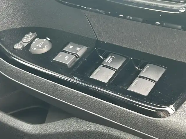 ホンダ Ｎ ＢＯＸ カスタム L 熊本県 2022(令4)年 1.9万km プラチナホワイトパール 社外ディスプレイオーディオ（ＦＨ－８５００ＤＶＳ）　/・AM/FM/CD/DVD/BT/AUX/・バックカメラ/ホンダセンシング/・先行車発進お知らせ機能/・標識認識機能/・車線逸脱警報/・アダプティブクルーズコントロール　/・衝突被害軽減ブレーキ/・オートハイビーム/・クリアランスソナー/ＥＴＣ　　/D/N席シートヒーター　/革巻きステアリング/・ステアリングリモコン/電動サイドブレーキ/・ホールドボタン/LEDヘッドライト/・フォグランプ/・ヘッドライトレベライザー/電動格納ミラー/・ウィンカーミラー/ドアバイザー/片側パワースライドドア/純正アルミホイール/スマートキー/・スペアキー