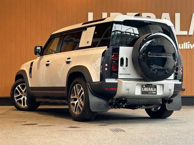 ランドローバー ランドローバー ディフェンダー 110SE 宮城県 2021(令3)年 0.8万km パール エアサスペンションパック/MERIDIANサウンドシステム/アダプティブクルーズコントロール/レーンキープアシスト/ブラインドスポットモニター/リヤトラフィックモニター/純正ナビゲーションシステム/全方位カメラ/ハーフレザーシート/シートヒーター/メモリ機能付きパワーシート/純正20インチAW/サイドステップ/液晶メーターパネル/デジタルインナーミラー/LEDヘッドライト/オートマチックハイビーム/純正オーバーフェンダー/背面タイヤカバー/社外マフラーカッター/社外フューエルカバー/ET2.0車載器/ドライブレコーダー/GPSレーダー