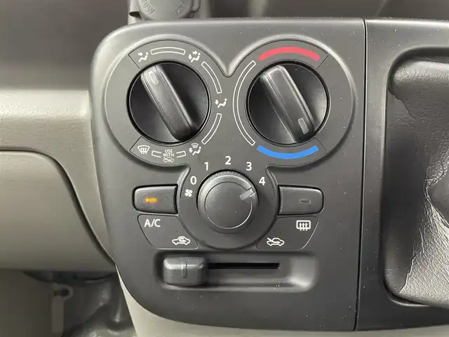 スズキ エブリイ PA 富山県 2024(令6)年 0.1万km シルキーシルバーメタリック 衝突被害軽減ブレーキ/レーンキープアシスト/オートマチックハイビーム/横滑り防止装置/リアパーキングセンサー/ABS/スペアキー/ラジオプレイヤー/オーバーヘッドシェルフ/取扱説明書/保証書