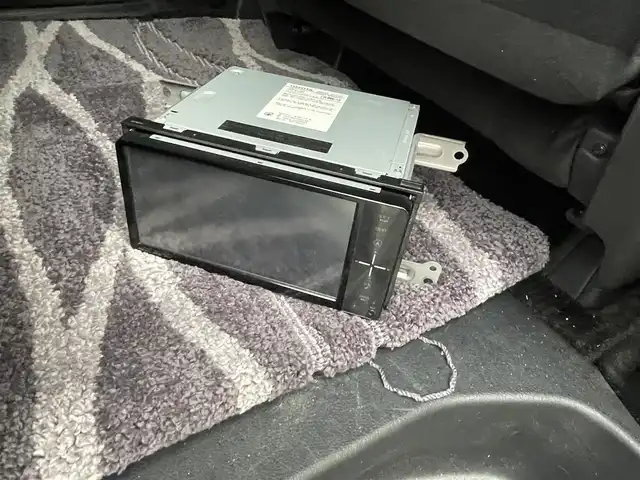 トヨタ ノア X スマートエディション 福岡県 2010(平22)年 9.7万km シルバーM パワースライドドア（両側）/ビルドインETC/オートライト/電格ミラー/社外アルミホイール/社外フロアマット/保証書/取扱説明書/プッシュスタート
