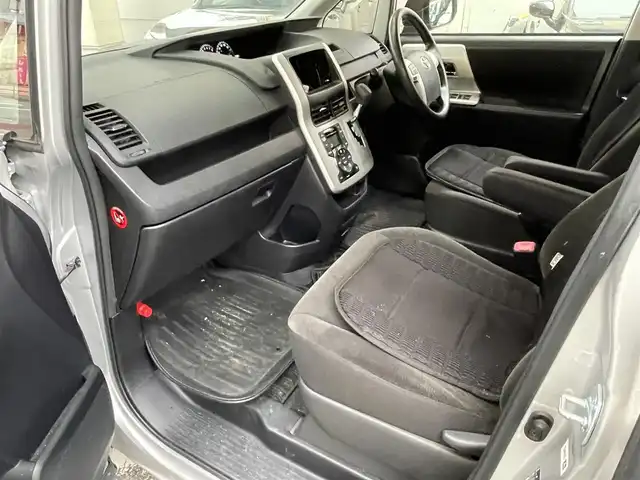 トヨタ ノア X スマートエディション 福岡県 2010(平22)年 9.7万km シルバーM パワースライドドア（両側）/ビルドインETC/オートライト/電格ミラー/社外アルミホイール/社外フロアマット/保証書/取扱説明書/プッシュスタート