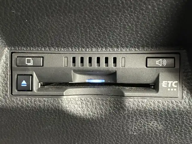 トヨタ ヤリス ハイブリッド Z 愛知県 2020(令2)年 2.8万km センシュアルレッドマイカ 純正８インチディスプレイオーディオナビ/トヨタセーフティセンス/トヨタチームメイト/パノラミックビューモニター/ブラインドスポットモニター/カラーヘッドアップディスプレイ/シートヒーター/ETC/前後ドライブレコーダー/LEDオートライト/フォグランプ/純正アルミホイール/純正フロアマット/レーダークルーズコントロール/コーナーセンサー/禁煙車