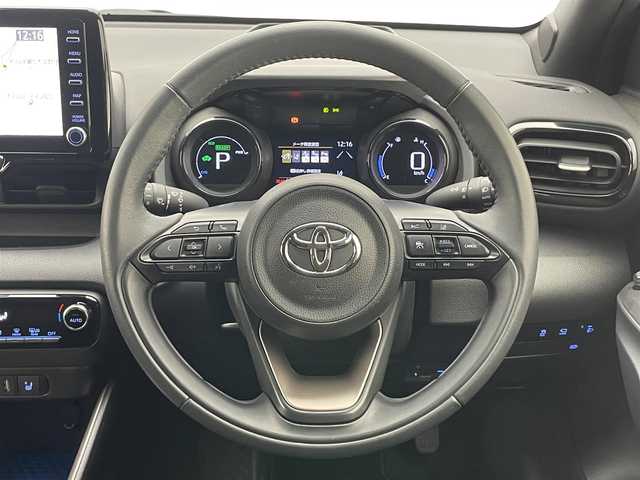 トヨタ ヤリス ハイブリッド Z 愛知県 2020(令2)年 2.8万km センシュアルレッドマイカ 純正８インチディスプレイオーディオナビ/トヨタセーフティセンス/トヨタチームメイト/パノラミックビューモニター/ブラインドスポットモニター/カラーヘッドアップディスプレイ/シートヒーター/ETC/前後ドライブレコーダー/LEDオートライト/フォグランプ/純正アルミホイール/純正フロアマット/レーダークルーズコントロール/コーナーセンサー/禁煙車