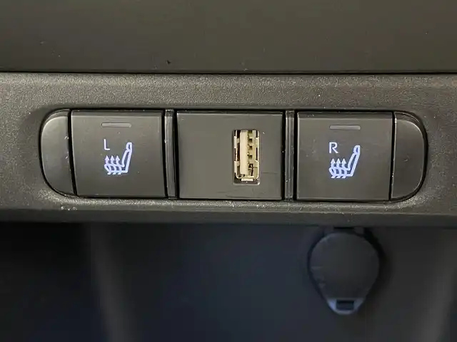 トヨタ ヤリス ハイブリッド Z 愛知県 2020(令2)年 2.8万km センシュアルレッドマイカ 純正８インチディスプレイオーディオナビ/トヨタセーフティセンス/トヨタチームメイト/パノラミックビューモニター/ブラインドスポットモニター/カラーヘッドアップディスプレイ/シートヒーター/ETC/前後ドライブレコーダー/LEDオートライト/フォグランプ/純正アルミホイール/純正フロアマット/レーダークルーズコントロール/コーナーセンサー/禁煙車