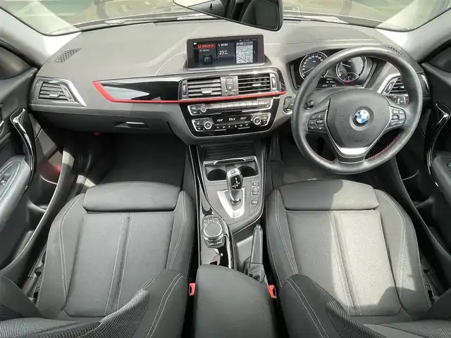 ＢＭＷ １１８ｄ スポーツ 石川県 2018(平30)年 5.2万km ミネラルグレー 純正メモリナビ/〈BT／AM／FM／DVD〉/レーンアシストキープ/ヘッドライトべライザー/オートマチックハイビーム/ステアリングスイッチ/クルーズコントロール/コーナーセンサー〈前後〉/アイドリングストップ/ビルトインETC/バックカメラ/シートヒーター/シートリフター/電核ミラー/ウィンカーミラー/フォグランプ