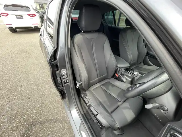 ＢＭＷ １１８ｄ スポーツ 石川県 2018(平30)年 5.2万km ミネラルグレー 純正メモリナビ/〈BT／AM／FM／DVD〉/レーンアシストキープ/ヘッドライトべライザー/オートマチックハイビーム/ステアリングスイッチ/クルーズコントロール/コーナーセンサー〈前後〉/アイドリングストップ/ビルトインETC/バックカメラ/シートヒーター/シートリフター/電核ミラー/ウィンカーミラー/フォグランプ