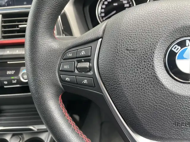 ＢＭＷ １１８ｄ スポーツ 石川県 2018(平30)年 5.2万km ミネラルグレー 純正メモリナビ/〈BT／AM／FM／DVD〉/レーンアシストキープ/ヘッドライトべライザー/オートマチックハイビーム/ステアリングスイッチ/クルーズコントロール/コーナーセンサー〈前後〉/アイドリングストップ/ビルトインETC/バックカメラ/シートヒーター/シートリフター/電核ミラー/ウィンカーミラー/フォグランプ